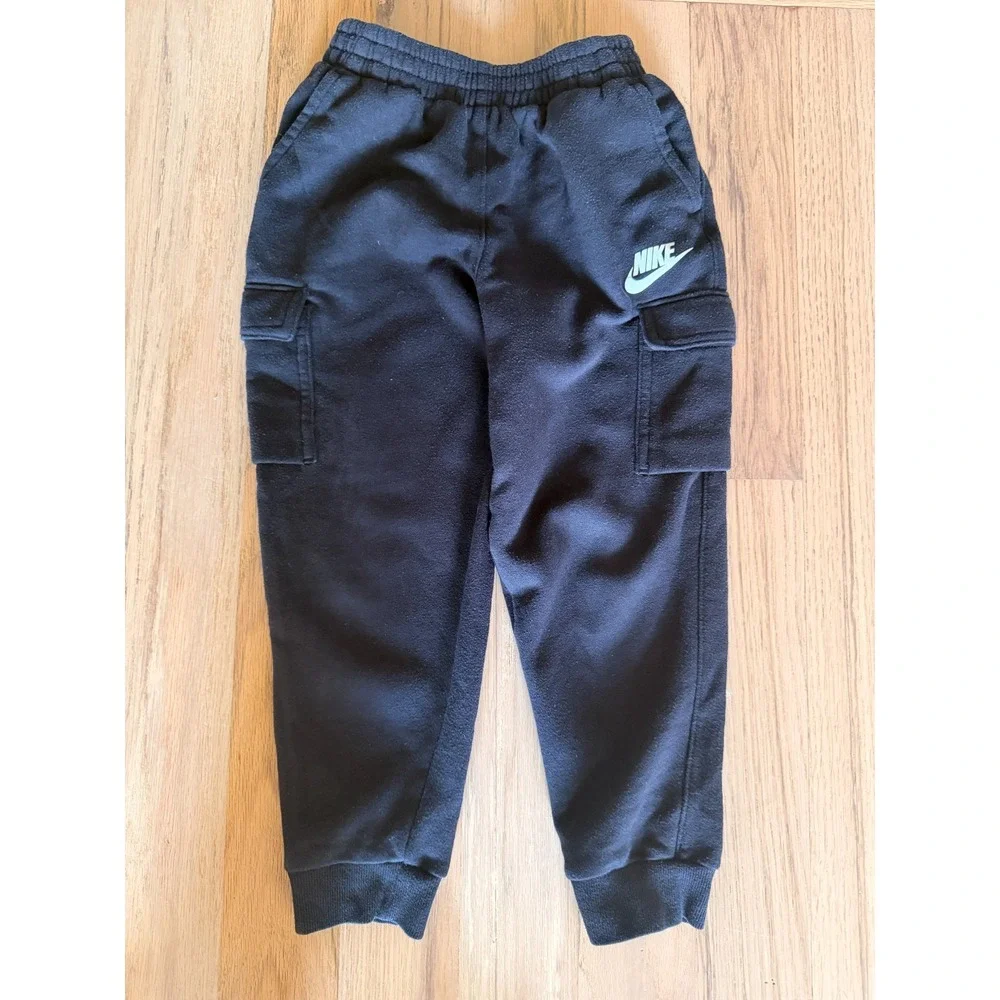 Nike Boys Size 7 Black Club Fleece Cargo Jogger Pants Sweatpants L092-023